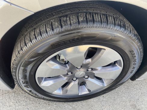 Used 2017 Chrysler Pacifica Platinum image 23