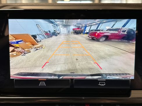 Used 2024 GMC Sierra 2500 SLE w/ SLE Convenience Package image 32