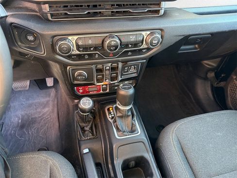 Used 2024 Jeep Gladiator Sport image 16