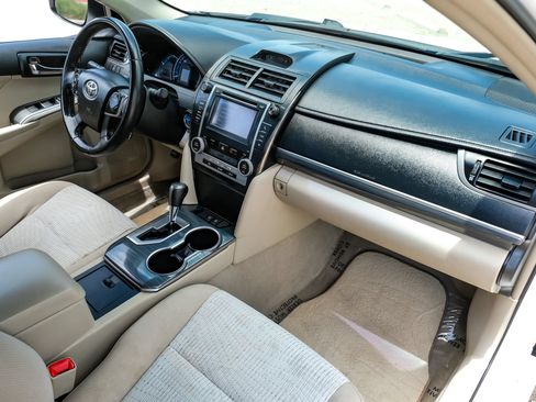 Used 2013 Toyota Camry XLE FWD image 14
