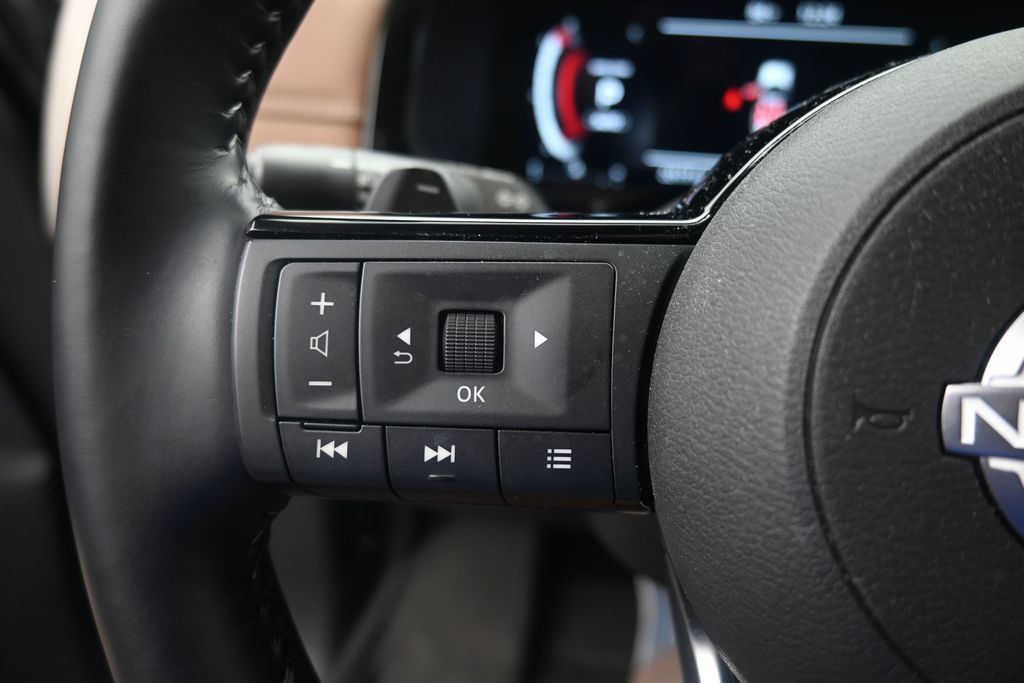 Used 2025 Nissan Pathfinder Platinum AWD/4WD image 24