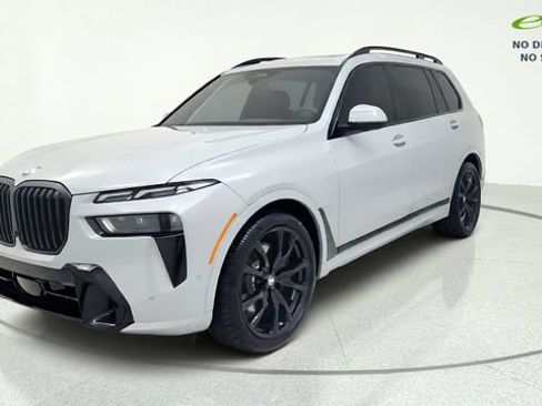 Used 2025 BMW X7 xDrive40i w/ Executive Package AWD/4WD image 4