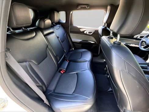 Used 2024 Jeep Compass Latitude image 23