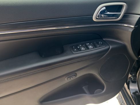 Used 2020 Jeep Grand Cherokee Limited AWD/4WD image 21