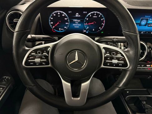 Used 2021 Mercedes-Benz GLB 250 4MATIC image 11