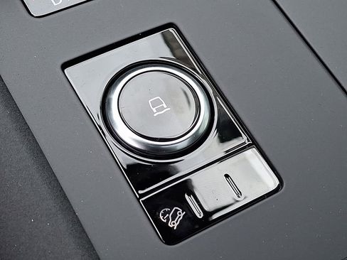 New 2026 Land Rover Discovery Limited Edition AWD/4WD image 13