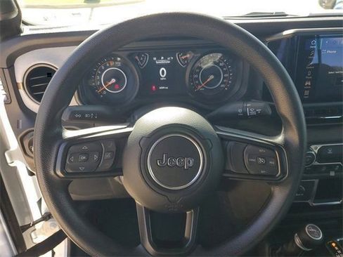 Used 2024 Jeep Gladiator Sport AWD/4WD image 17
