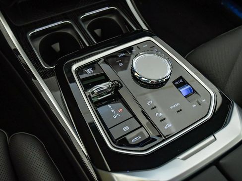 New 2026 BMW 740i w/ Premium Package image 28