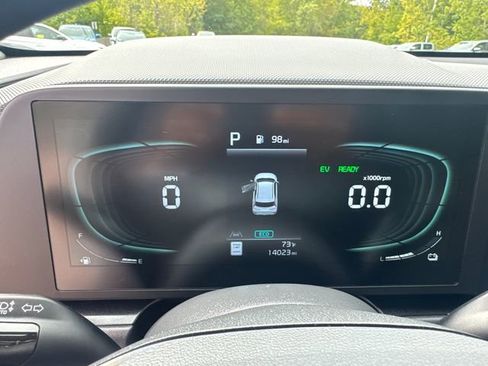 Used 2023 Kia Niro LX image 25