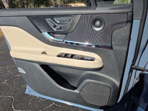 Used 2025 Lincoln Corsair Reserve w/ Equipment Group 202A image 19