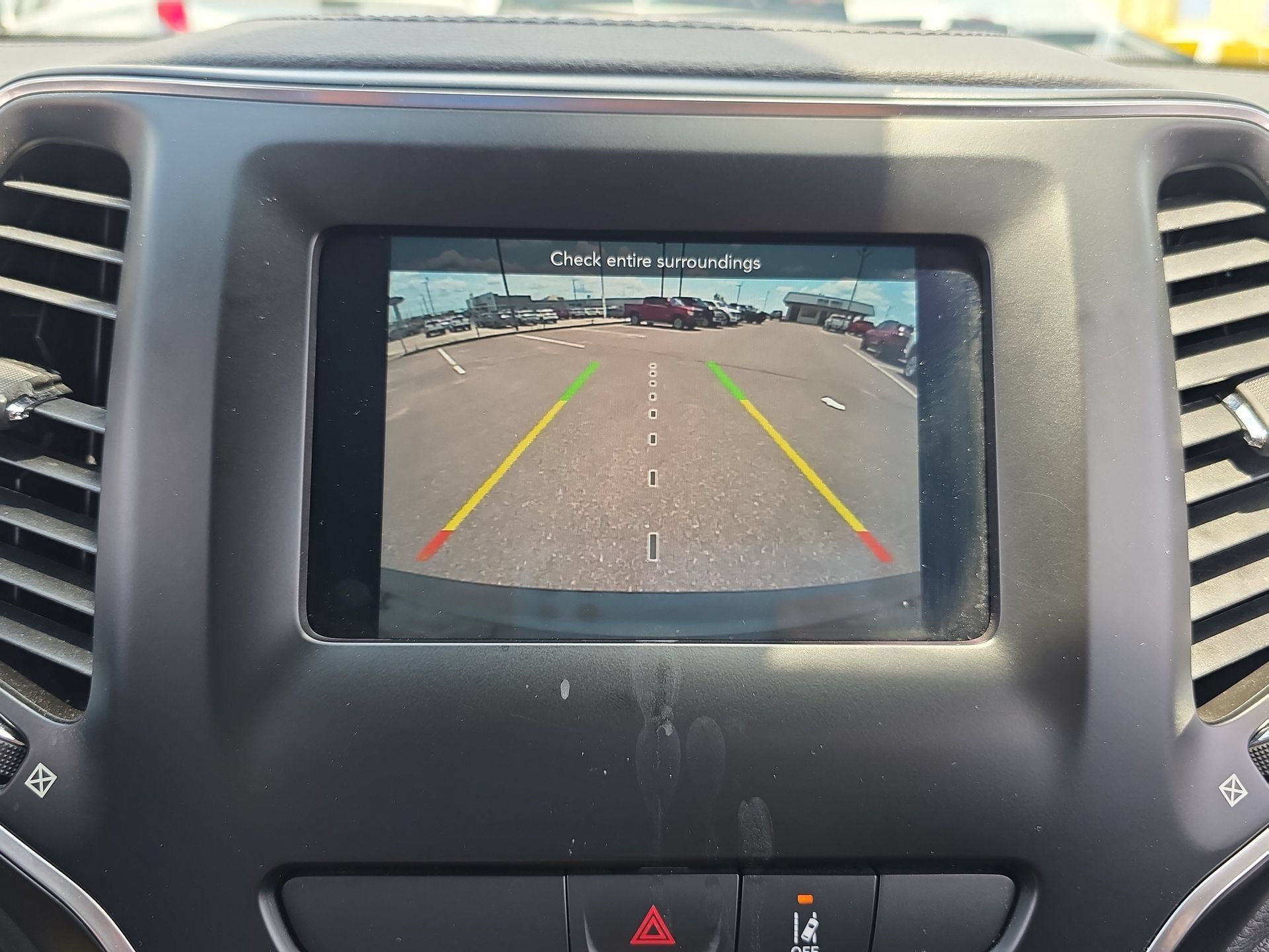 Used 2021 Jeep Cherokee Latitude FWD image 23