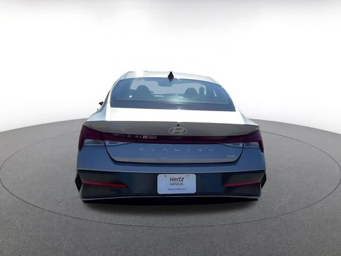 Used 2025 Hyundai Elantra Limited image 12