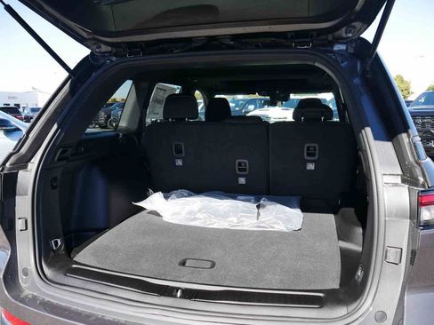 New 2025 Jeep Grand Cherokee Laredo X image 7