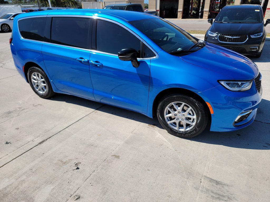 New 2026 Chrysler Pacifica Select FWD image 7