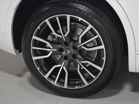 New 2025 Maserati Grecale GT image 15