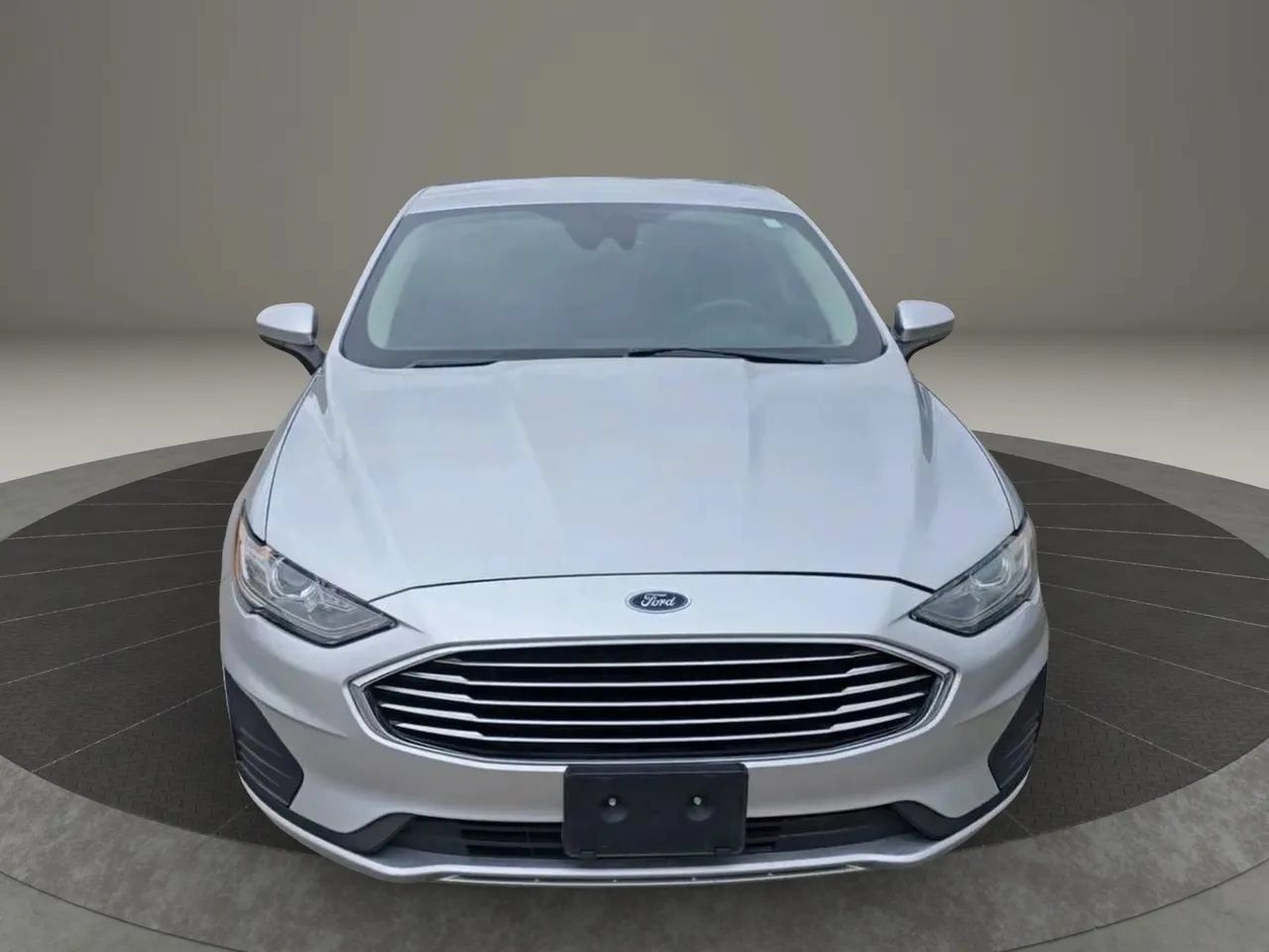 Used 2019 Ford Fusion SE FWD image 2