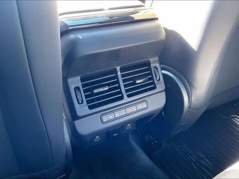 Used 2025 Land Rover Range Rover Evoque Dynamic SE image 39