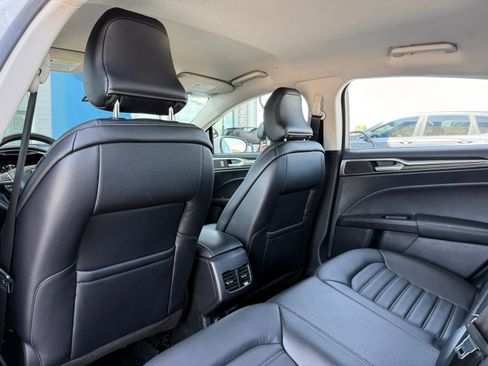 Used 2018 Ford Fusion SE w/ Equipment Group 602A FWD image 17