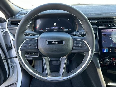 Certified 2024 Jeep Grand Cherokee Limited image 18