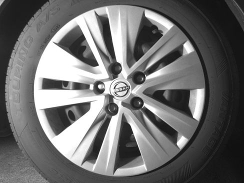Used 2025 Nissan Sentra S FWD image 13