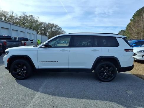 Used 2023 Jeep Grand Cherokee L Limited w/ Black Appearance Package image 5