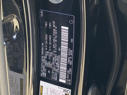 Certified 2025 Toyota 4Runner 4WD image 33