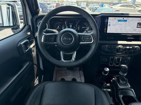 Used 2024 Jeep Wrangler High Altitude AWD/4WD image 16