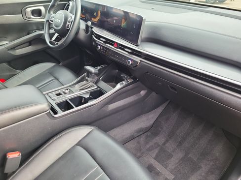 Used 2024 Kia Sorento S image 15