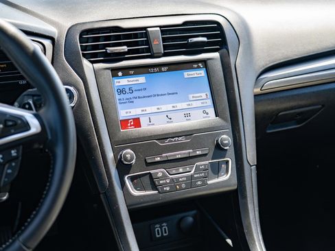 Used 2019 Ford Fusion SE w/ Equipment Group 151A FWD image 20