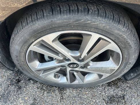 Used 2018 Hyundai Elantra Limited w/ Limited Ultimate Package 02 FWD image 10