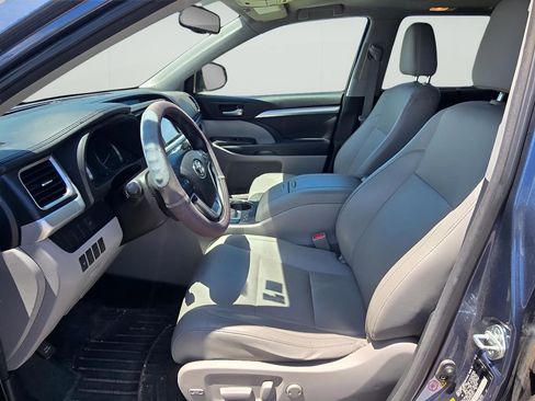 Used 2014 Toyota Highlander XLE AWD/4WD image 9