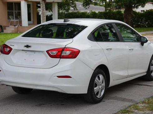 Used 2018 Chevrolet Cruze LS FWD image 6