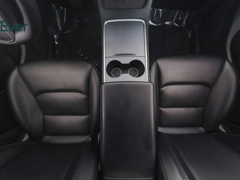 Used 2022 Tesla Model Y Long Range AWD/4WD image 27
