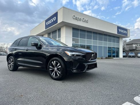 Used 2025 Volvo XC60 B5 Core image 2