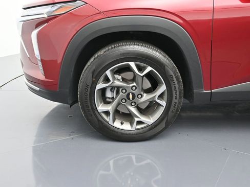 Certified 2025 Chevrolet Trax LT w/ LT Convenience Package image 10