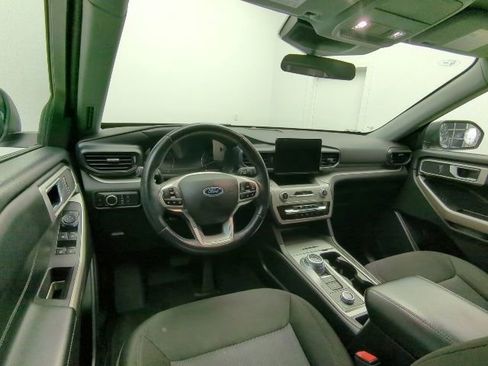 Used 2023 Ford Explorer XLT AWD/4WD image 18