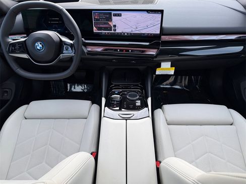 Certified 2025 BMW i5 xDrive40 w/ Premium Package image 10
