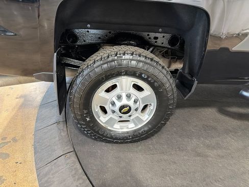 Used 2017 Chevrolet Silverado 2500 LT AWD/4WD image 32
