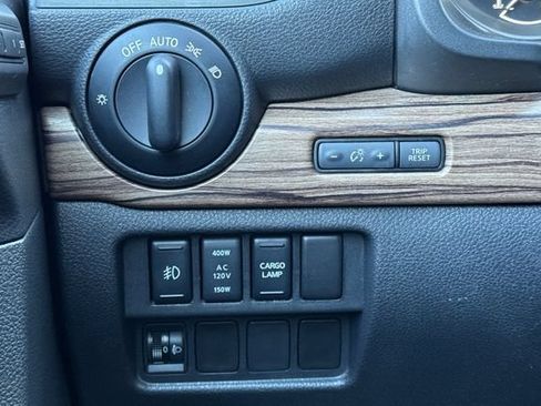 Used 2018 Nissan Titan SL w/ Chrome Package AWD/4WD image 43
