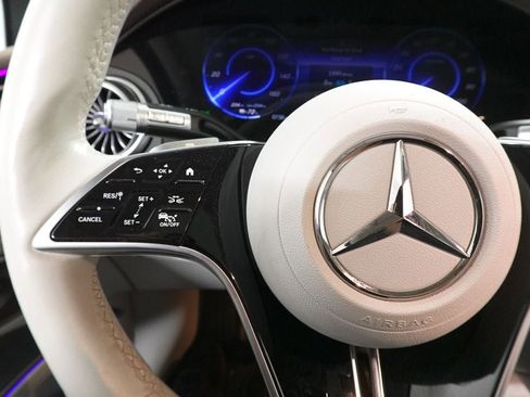 Used 2023 Mercedes-Benz EQS 580 4MATIC SUV image 15