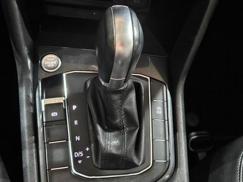 Used 2019 Volkswagen Tiguan SE FWD image 40