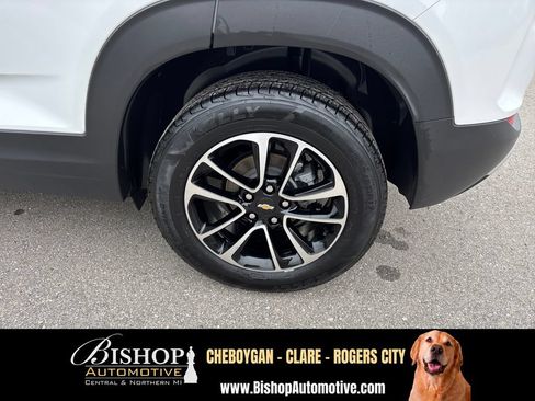 Used 2024 Chevrolet TrailBlazer LT AWD/4WD image 16