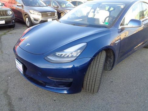 Used 2018 Tesla Model 3 image 3