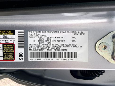 Certified 2025 Toyota Tacoma SR5 AWD/4WD image 33