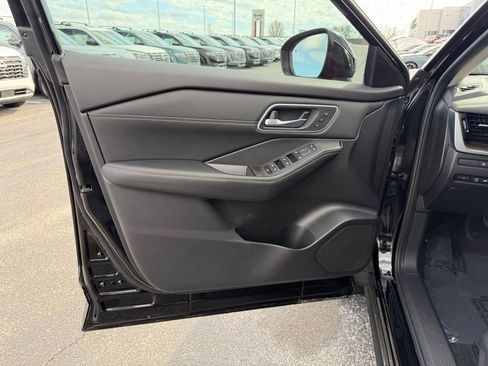 Used 2024 Nissan Rogue Platinum image 13