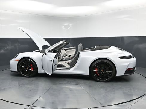 Certified 2025 Porsche 911 Carrera S RWD image 34