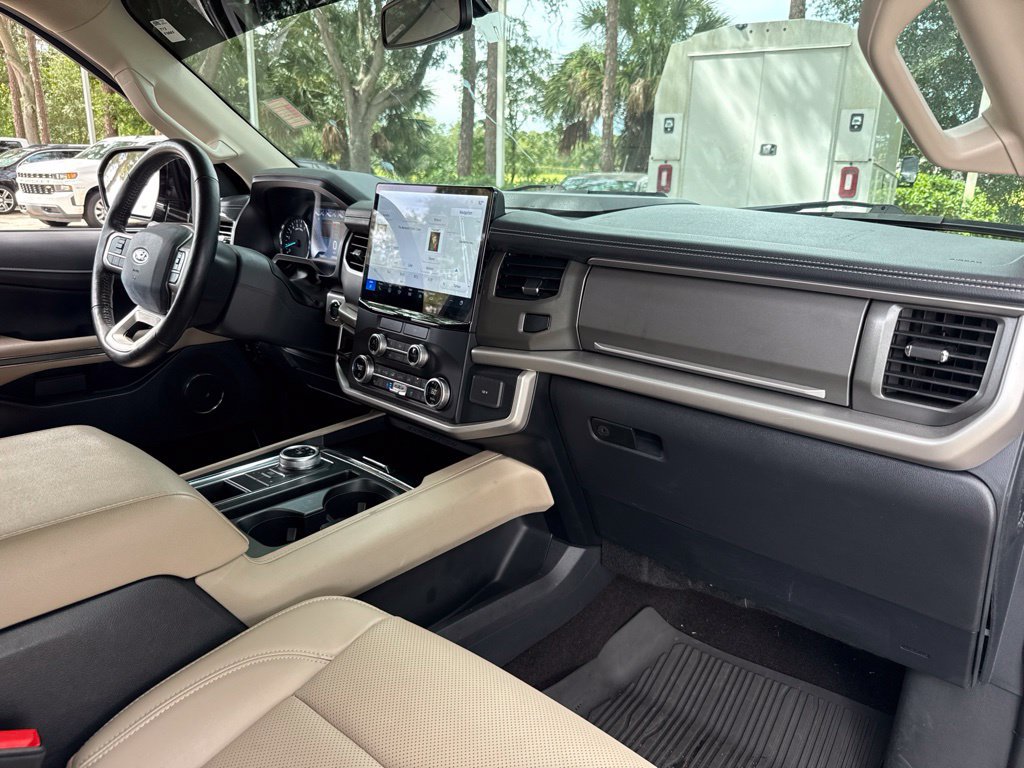 Used 2023 Ford Expedition XLT RWD image 15