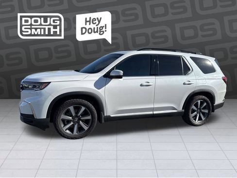 Used 2024 Honda Pilot Touring image 2