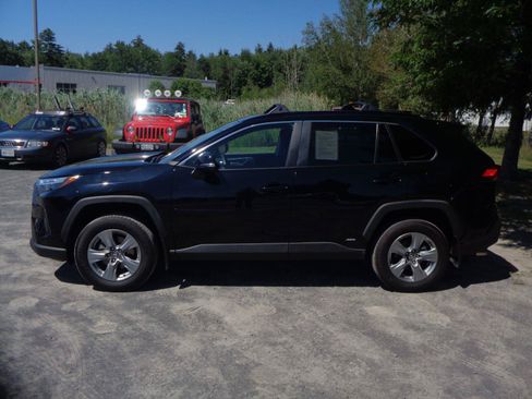 Used 2025 Toyota RAV4 XLE w/ Convenience Package AWD/4WD image 5