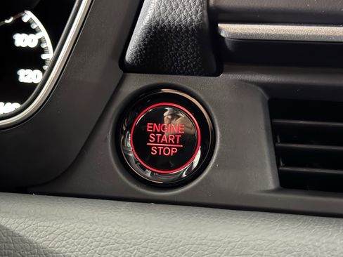 New 2025 Honda Pilot Touring image 32